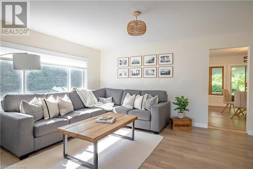 2748 Prince William Street, Jordan Station, ON - Indoor Photo Showing Living Room