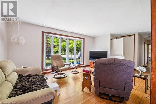 6299 Guelph Line, Burlington, ON - Indoor Photo Showing Living Room