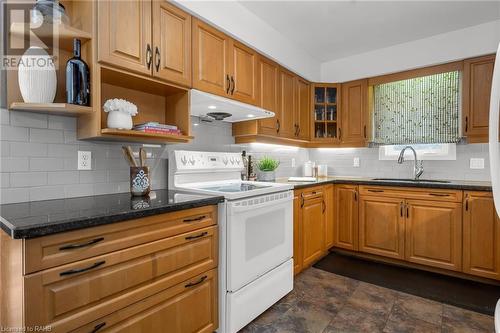 46 Kemp Drive, Dundas, ON - Indoor Photo Showing Kitchen