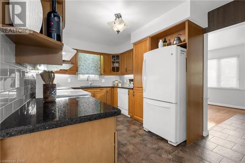 46 Kemp Drive, Dundas, ON - Indoor Photo Showing Kitchen