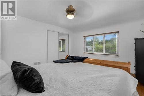 46 Kemp Drive, Dundas, ON - Indoor Photo Showing Bedroom