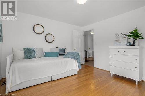 46 Kemp Drive, Dundas, ON - Indoor Photo Showing Bedroom