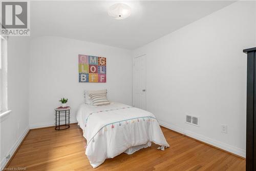 46 Kemp Drive, Dundas, ON - Indoor Photo Showing Bedroom