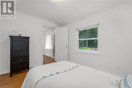 46 Kemp Drive, Dundas, ON - Indoor Photo Showing Bedroom