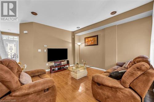 161 Oak Avenue, Hamilton, ON - Indoor Photo Showing Living Room