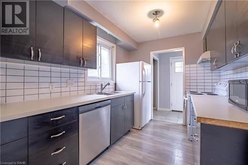 25 Lampman Crescent, Thorold, ON - Indoor Photo Showing Kitchen