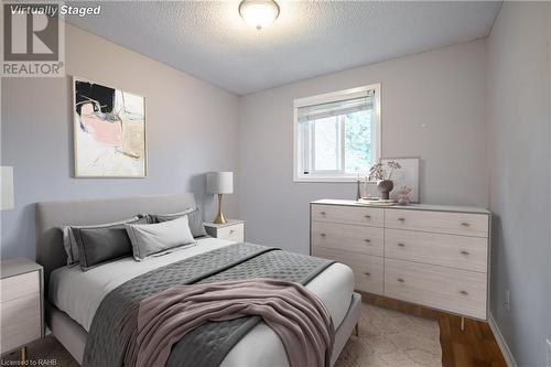 25 Lampman Crescent, Thorold, ON - Indoor Photo Showing Bedroom