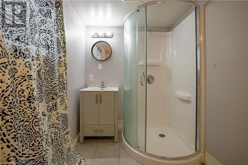 25 Lampman Crescent, Thorold, ON - Indoor Photo Showing Bathroom