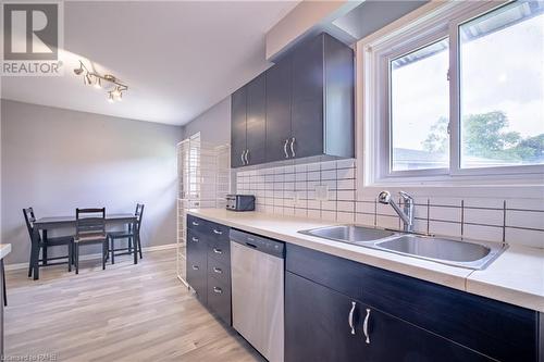 25 Lampman Crescent, Thorold, ON - Indoor Photo Showing Kitchen With Double Sink