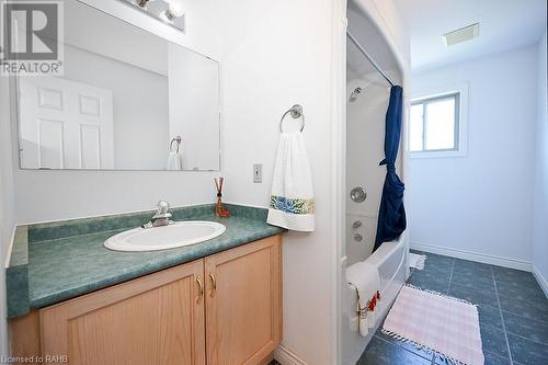 543 John Street N, Hamilton, ON - Indoor Photo Showing Bathroom