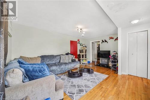 62 East 33Rd Street, Hamilton, ON - Indoor Photo Showing Living Room