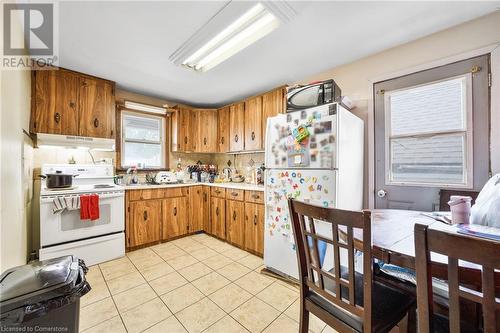 62 East 33Rd Street, Hamilton, ON - Indoor Photo Showing Kitchen