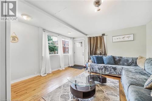 62 East 33Rd Street, Hamilton, ON - Indoor Photo Showing Living Room