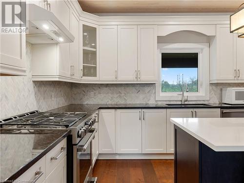 2210 Highway 54, Caledonia, ON - Indoor Photo Showing Kitchen With Upgraded Kitchen