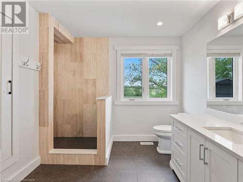 2210 Highway 54, Caledonia, ON - Indoor Photo Showing Bathroom