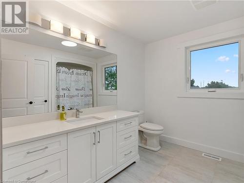 2210 Highway 54, Caledonia, ON - Indoor Photo Showing Bathroom