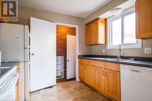 40 Mcdougall Drive, Thorold, ON - Indoor Photo Showing Kitchen With Double Sink