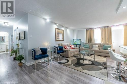 1950 Kennedy Road Unit# 912, Scarborough, ON - Indoor Photo Showing Living Room