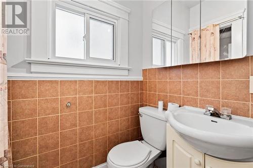 38 Richmond Avenue, St. Catharines, ON - Indoor Photo Showing Bathroom