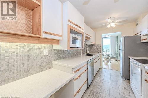 2055 Upper Middle Road Unit# 1008, Burlington, ON - Indoor Photo Showing Kitchen