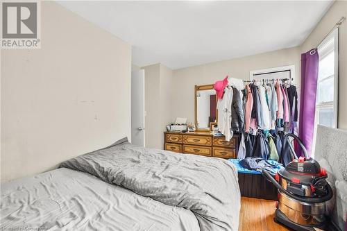 62 East 33Rd Street, Hamilton, ON - Indoor Photo Showing Bedroom