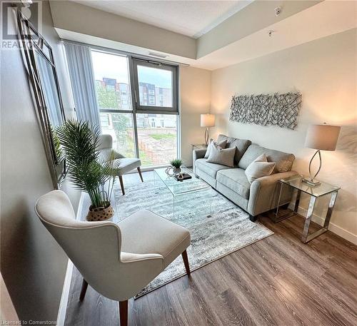 257 Hemlock Street Unit# 420, Waterloo, ON - Indoor Photo Showing Living Room