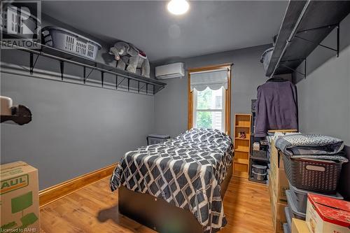 968 Main Street E, Hamilton, ON - Indoor Photo Showing Bedroom