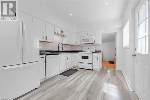 256 Wellington Street N, Hamilton, ON - Indoor Photo Showing Kitchen