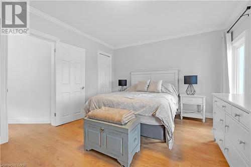 256 Wellington Street N, Hamilton, ON - Indoor Photo Showing Bedroom