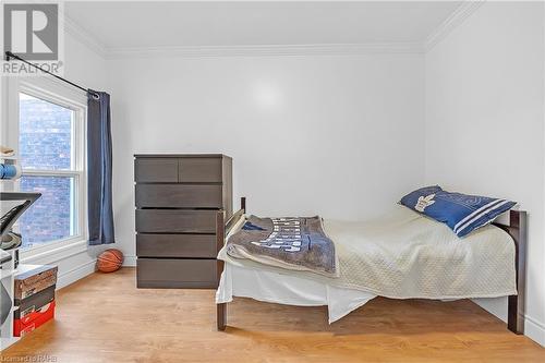 256 Wellington Street N, Hamilton, ON - Indoor Photo Showing Bedroom