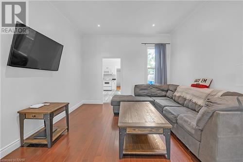 256 Wellington Street N, Hamilton, ON - Indoor Photo Showing Living Room