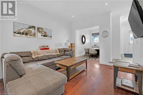 256 Wellington Street N, Hamilton, ON - Indoor Photo Showing Living Room