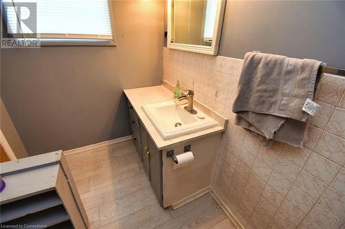 17 Craigroyston Road, Hamilton, ON - Indoor Photo Showing Bathroom