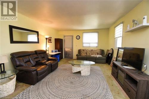 17 Craigroyston Road, Hamilton, ON - Indoor Photo Showing Living Room