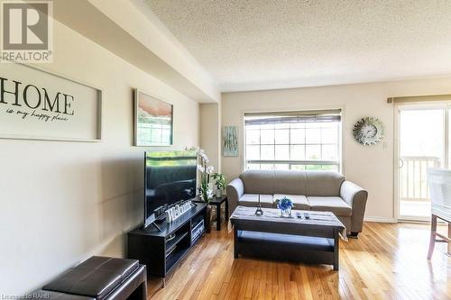 6399 Spinnaker Circle Unit# 39, Mississauga, ON - Indoor Photo Showing Living Room