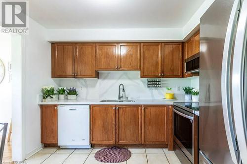 6399 Spinnaker Circle Unit# 39, Mississauga, ON - Indoor Photo Showing Kitchen