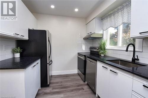 130 Livingston Avenue Unit# 29, Grimsby, ON - Indoor Photo Showing Kitchen