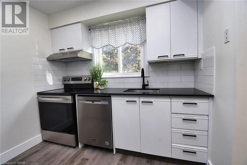 130 Livingston Avenue Unit# 29, Grimsby, ON - Indoor Photo Showing Kitchen