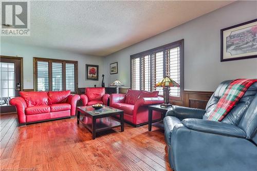 345 Freelton Road, Hamilton, ON - Indoor Photo Showing Living Room