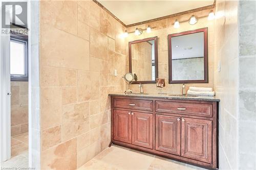 345 Freelton Road, Hamilton, ON - Indoor Photo Showing Bathroom