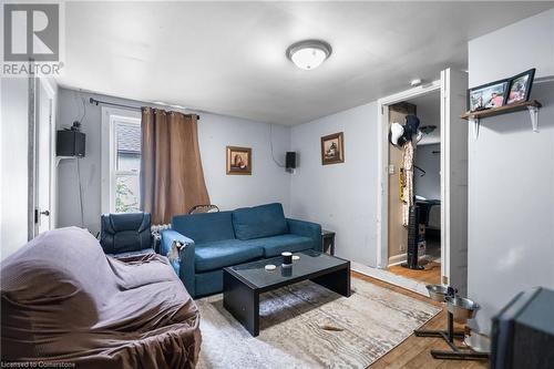 264 Burgar Street, Welland, ON - Indoor Photo Showing Living Room