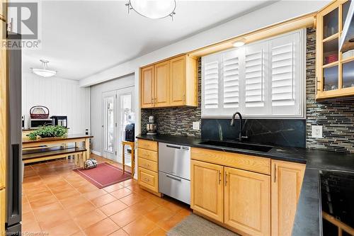 8371 Ares Court, Niagara Falls, ON - Indoor Photo Showing Kitchen