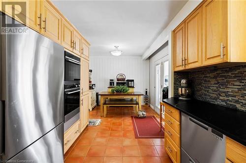 8371 Ares Court, Niagara Falls, ON - Indoor Photo Showing Kitchen With Stainless Steel Kitchen