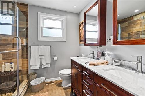 8371 Ares Court, Niagara Falls, ON - Indoor Photo Showing Bathroom