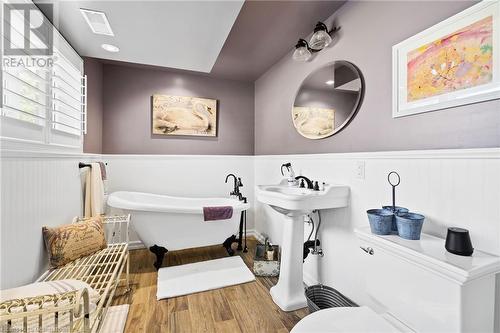 8371 Ares Court, Niagara Falls, ON - Indoor Photo Showing Bathroom