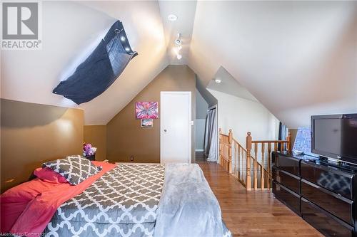 26 Ontario Avenue, Hamilton, ON - Indoor Photo Showing Bedroom