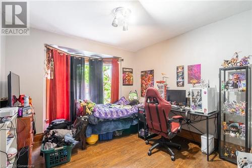 26 Ontario Avenue, Hamilton, ON - Indoor Photo Showing Bedroom