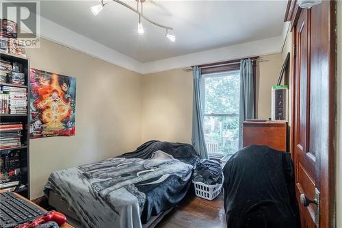 26 Ontario Avenue, Hamilton, ON - Indoor Photo Showing Bedroom