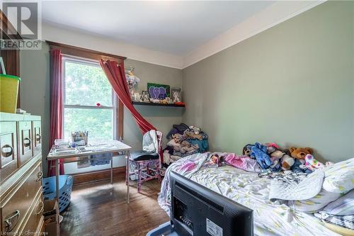 26 Ontario Avenue, Hamilton, ON - Indoor Photo Showing Bedroom