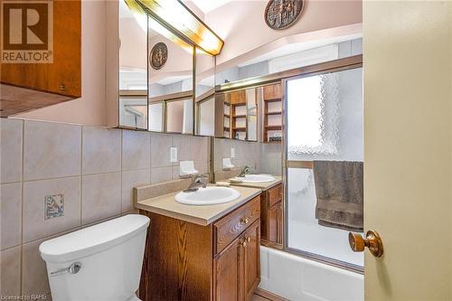 869 Garth Street, Hamilton, ON - Indoor Photo Showing Bathroom